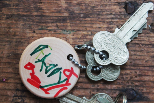 scrumdilly-do!: father's day diy: wooden key chain/gift tag