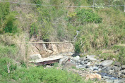Jembatan Ambruk, Warga Dua Desa Terisolasi