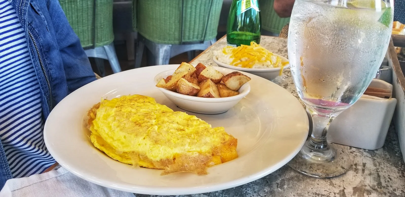 Omelette with Cheese and Potatoes at Huey's Southern Eats