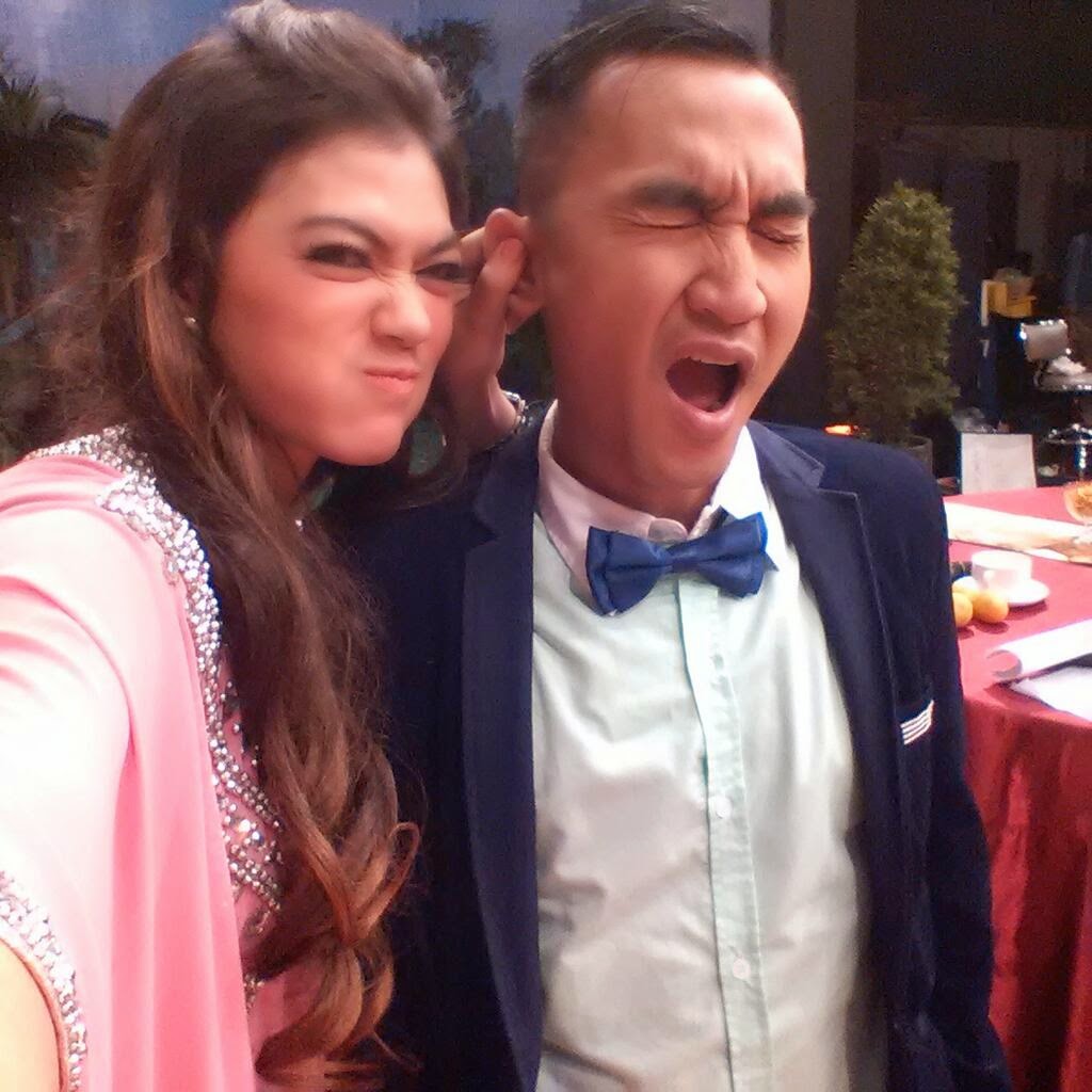 Foto SPG Cantik dan seksi Indonesia Lawak Klub | Cafe Susu