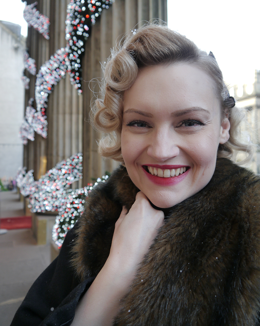 eaey vintage pinup girl look for a christmas party at the dome edinburgh British vintage style blogger, faux fur trimmed Henry Holland coat, gold glitter clutch for christmas party, easy vintage pincurl style with tongs, fashion blogger christmas outfit,