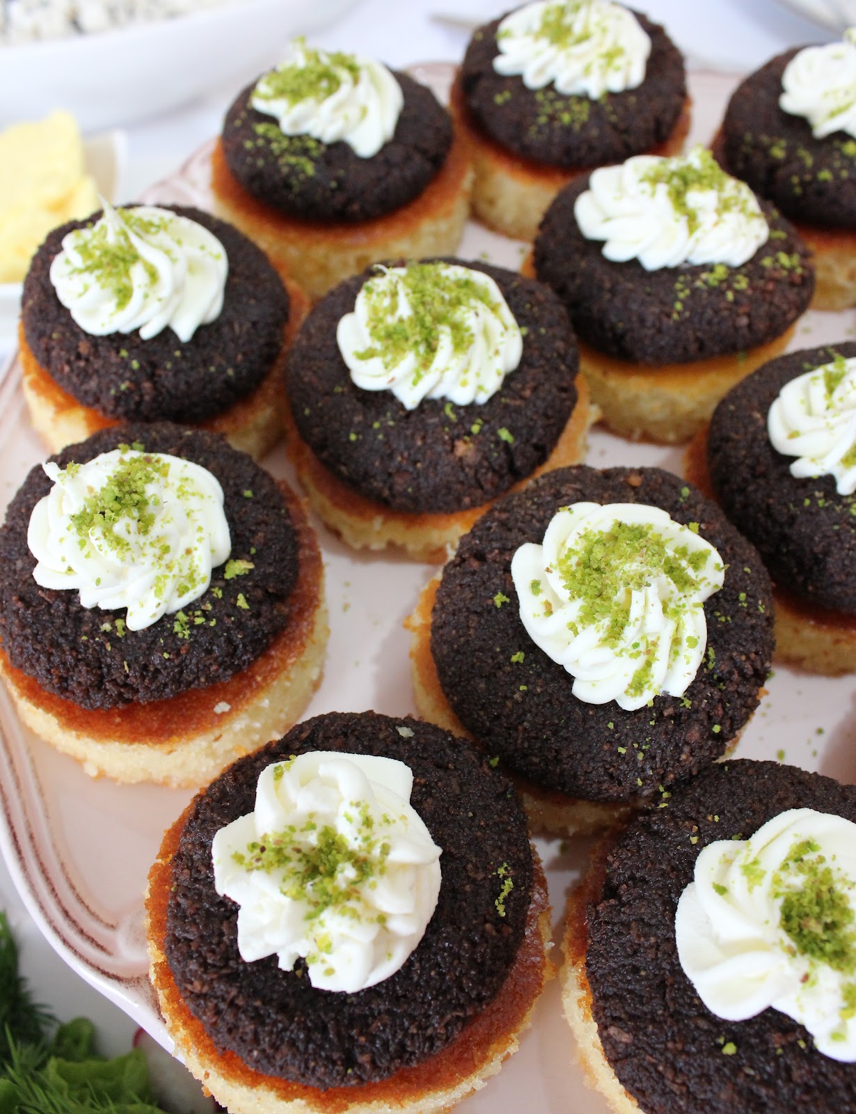 DAMLA ÇİKOLATA Gökkuşağı Tatlısı &amp; İki Renkli Tatlı