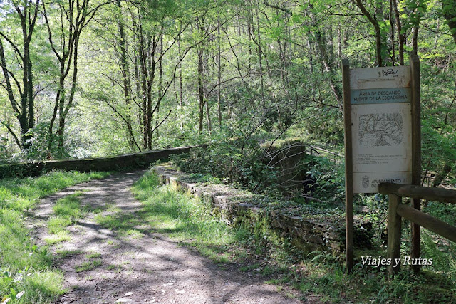área recreativa y puente de la Escaderna, Ruta del Agua, Taramundi, Asturias
