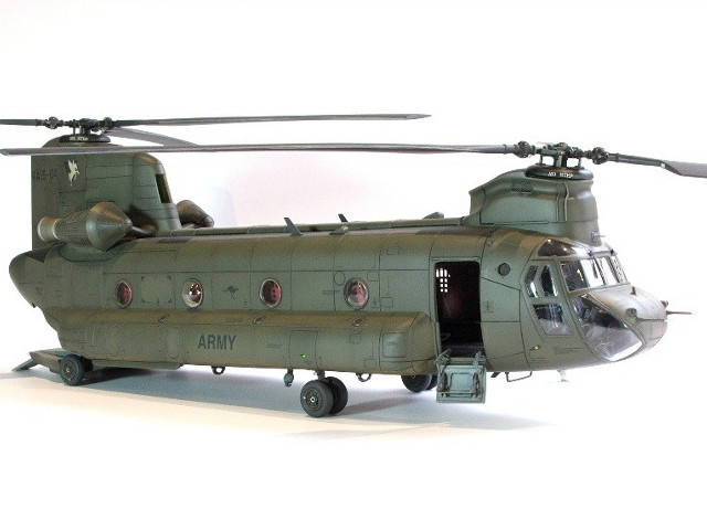 AIRPLANE SCALE MODELKIT: BOEING CH-47 CHINOOK