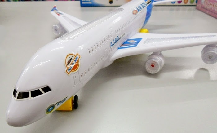 BongBongIdea TOY AEROPLANE AIRBUS A380 BUMP AND GO WITH LIGHT AND SOUND