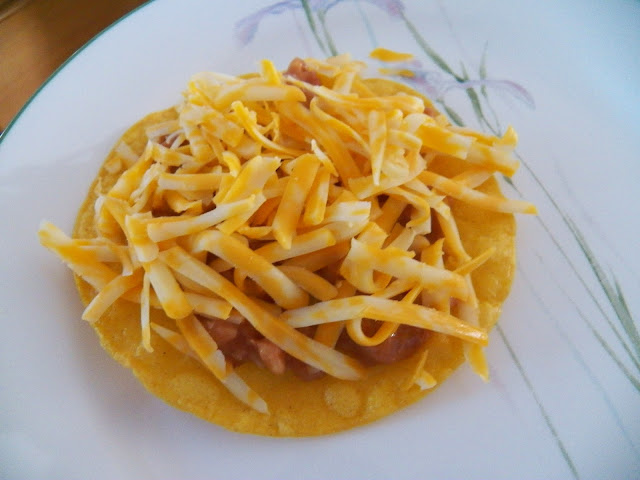 Tostada with cheese