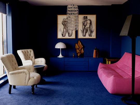 Delorme Designs Navy And Pink Navy Velvet What Can Be Better Than That And The Hit Of Fuschia With Those Pillows Wow Love This Room Wonder How Men Would Feel About