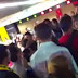 Usuários do metrô se aglomeram e cantam "Preciso de Ti Senhor" na Estação República do Metrô