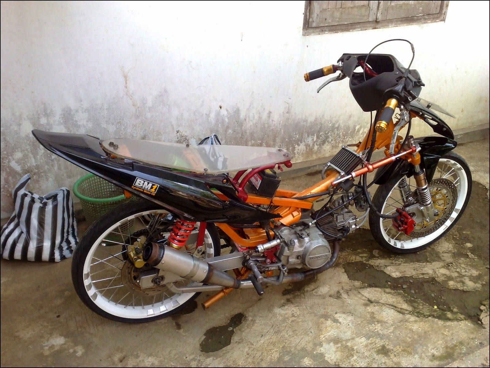 10 Contoh Modifikasi Motor Fiz R Standart dan Underbound