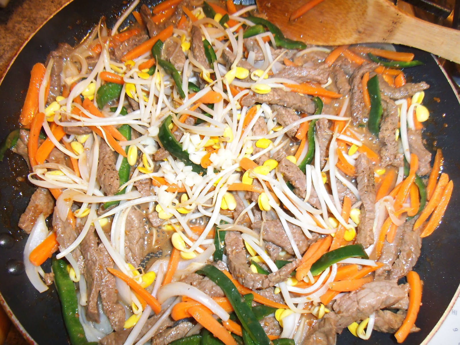 cooking-with-love-stir-fry-asiatic-cu-carne-de-vita-legume-si