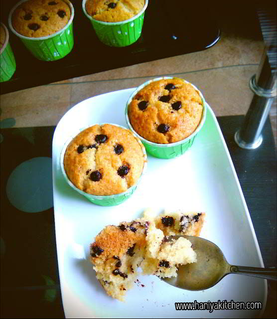 eggless vanila chocochips muffin