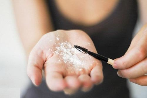 Các mẹo chốt mascara phù hợp như dùng mi giả Các mẹo chốt mascara phù hợp như dùng mi giả