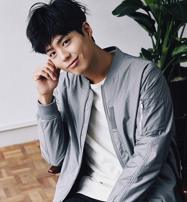 Park Bo-Gum Park Bo-Gum dilaporkan mendapat tawaran menjadi pemain utama film “Seo Bok”