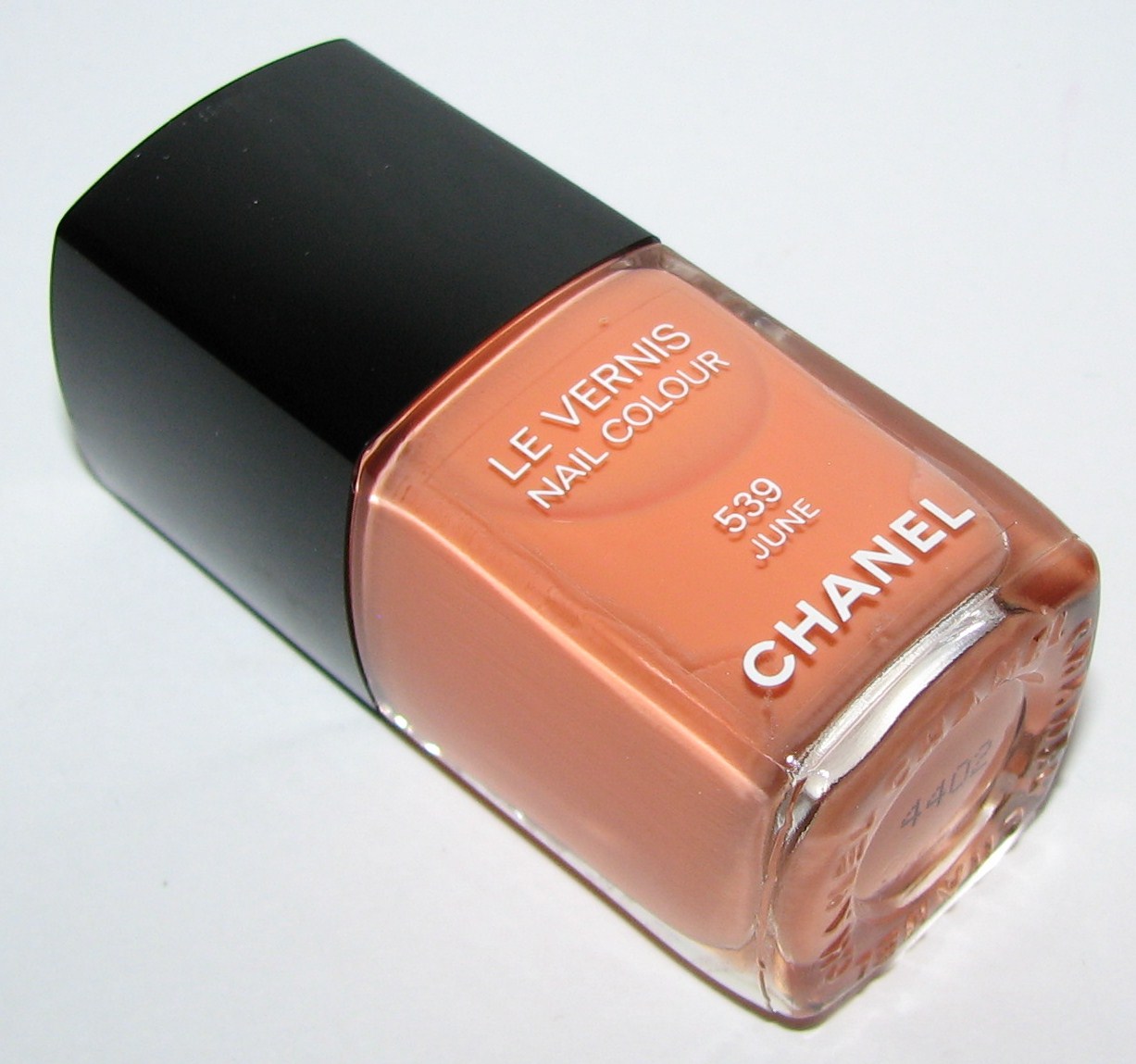 underskud Zoo om natten Pædagogik Chanel JUNE 539 Le Vernis Nail Colour Swatches and Review - Spring 2012 -  Blushing Noir