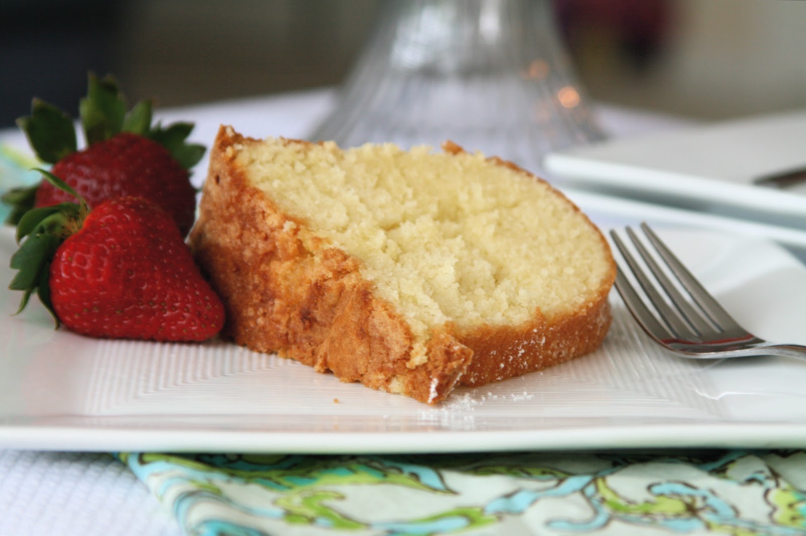 Cook Bake & Decorate Golden Pound Cake