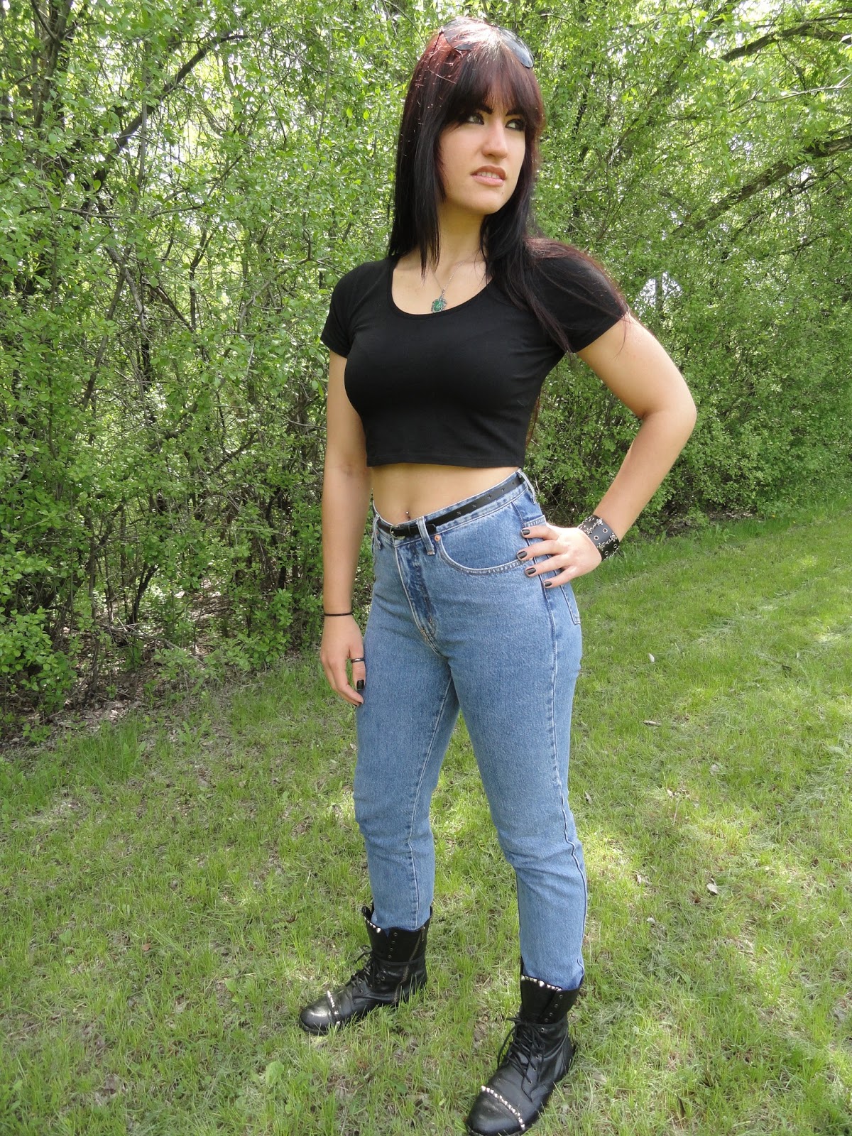 high waisted pants and crop top outfits