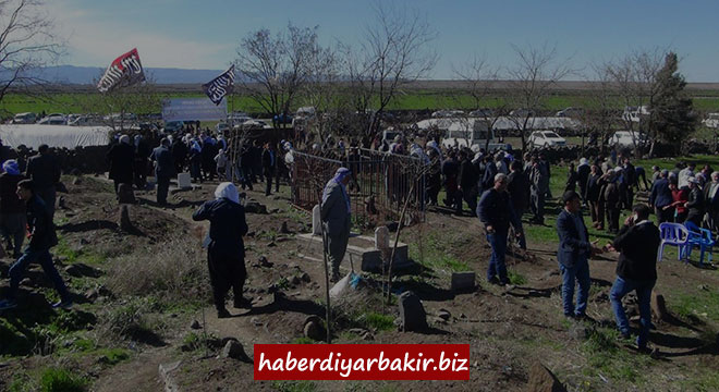 “Şehîdên Qerecdaxê” yên ku ji teref PKKê ve hatibûn qetilkirin hatin yadkirin “Şehîdên Qerecdaxê” yên ku ji teref PKKê ve hatibûn qetilkirin hatin yadkirin