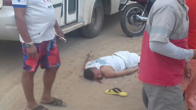 Homem fica ferido ao colidir moto em ônibus no Genipapo de Jacobina Homem fica ferido ao colidir moto em ônibus no Genipapo de Jacobina