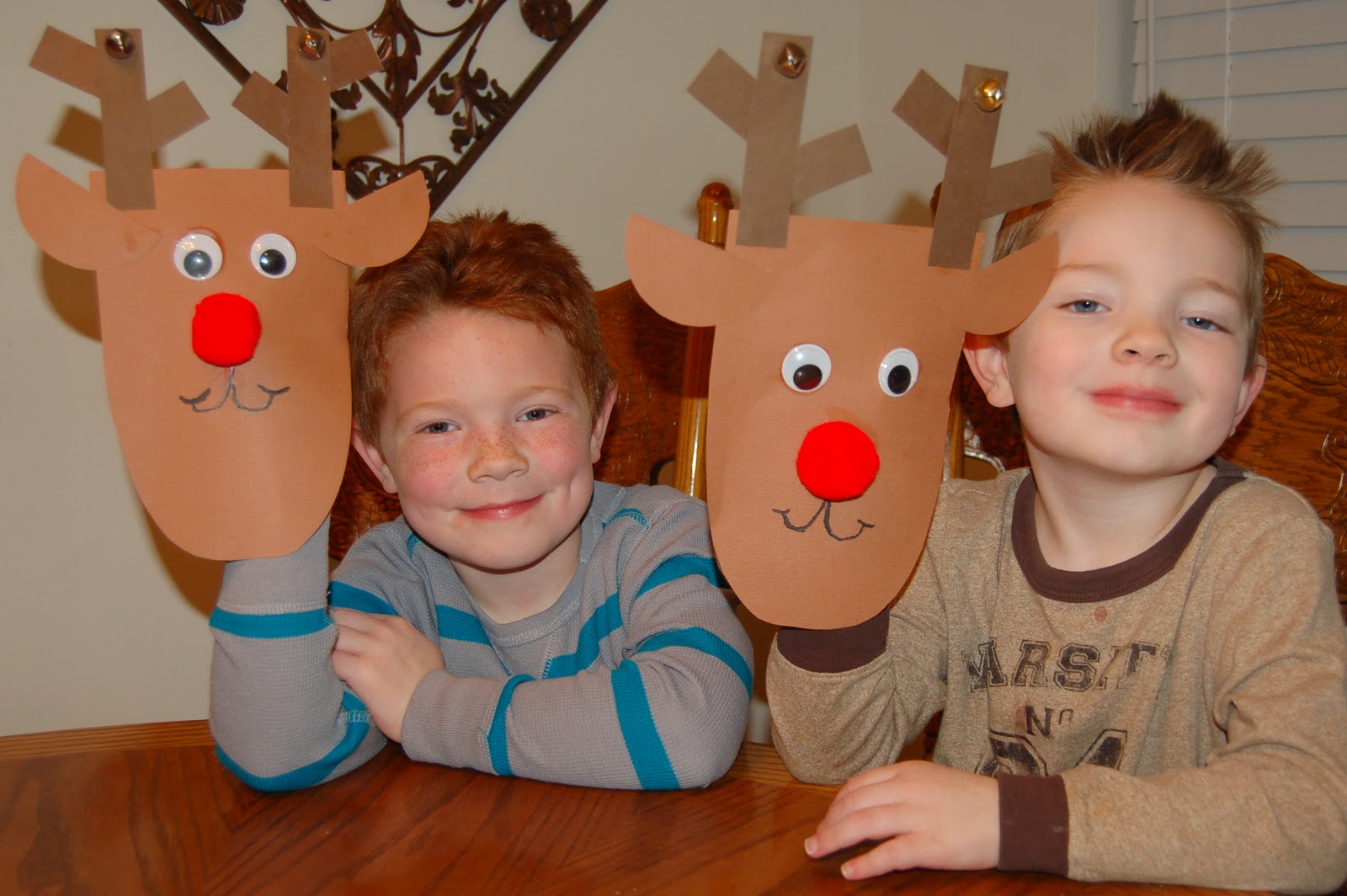 Adventures-In-Mommy-Land: Rudolph Puppets by I Heart Crafty Things