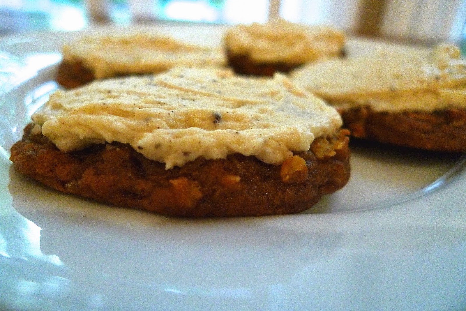 siriously delicious Pumpkin Oatmeal Cookies + Brown Butter Frosting