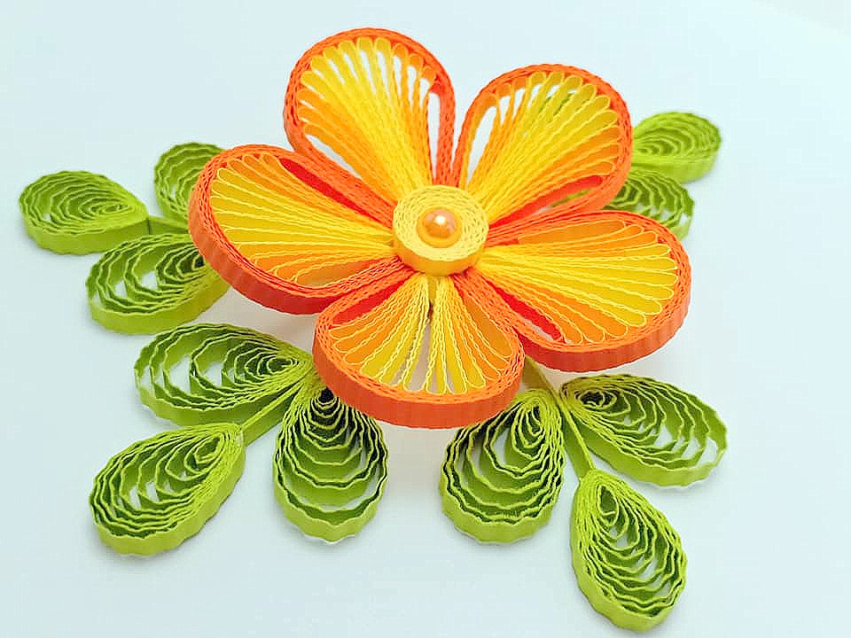 AZLINA ABDUL How to make flowers using a quilling husking board