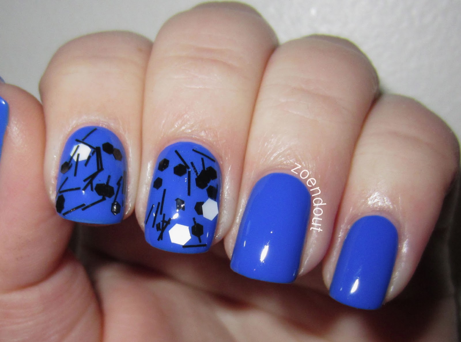 Zoendout Nails: Baker Street accented with Whirled Away