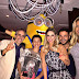 Renata Banhara prestigia festa surpresa do empresário Flávio Pontual