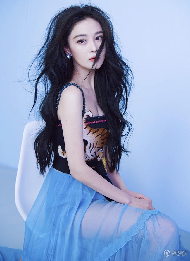 Self China February 2016, Zhang Xin Yu 張馨予 -2 Resort 2016 Gucci Tiger Silk Chiffon Gown Editorials