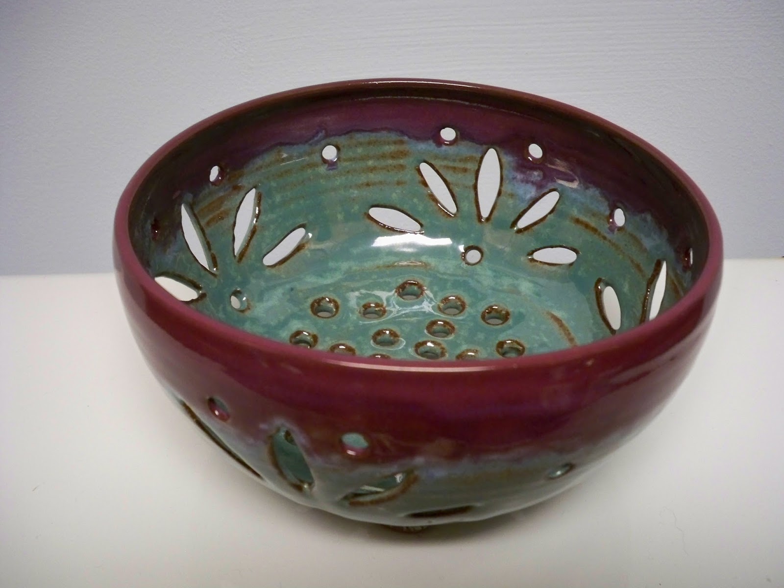 Young Pottery Berry Bowl