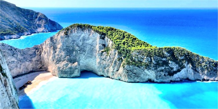 Navagio, la spiaggia più celebre di Zante, in Grecia