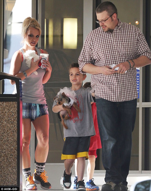 Single mother Britney Spears slips into shorts as she's ...