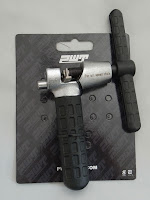 PWTのコストパフォーマンス
抜群のチェーンカッター
Made in Taiwan
が嬉しかったりして… PWT プロフェッショナル チェーンカッター CRE80【1~11速対応】
