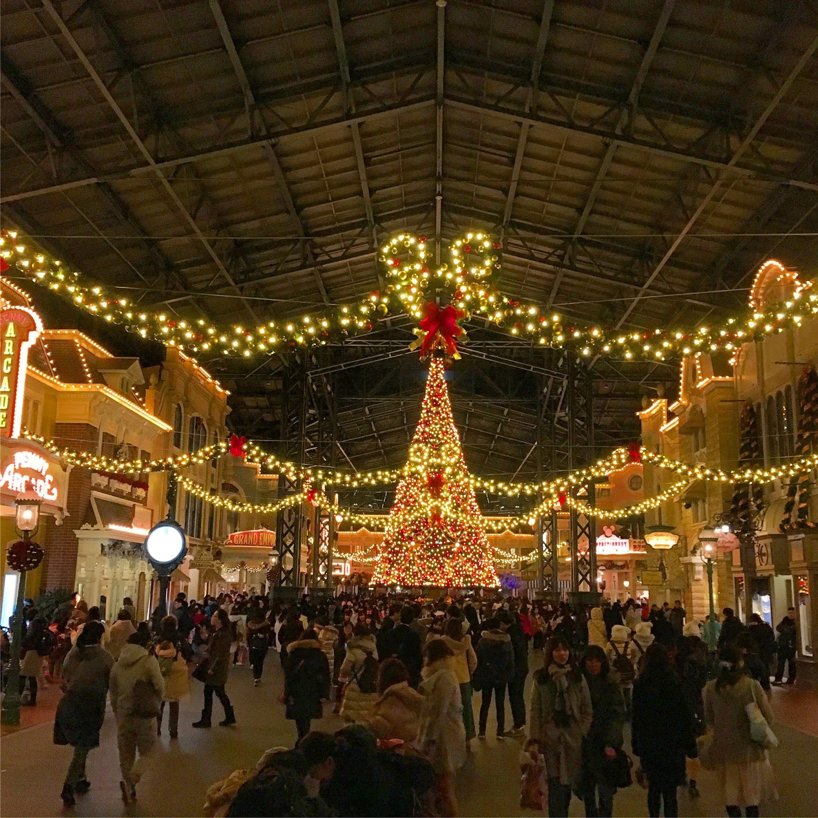 Into the East Tokyo Disneyland Xmas edition