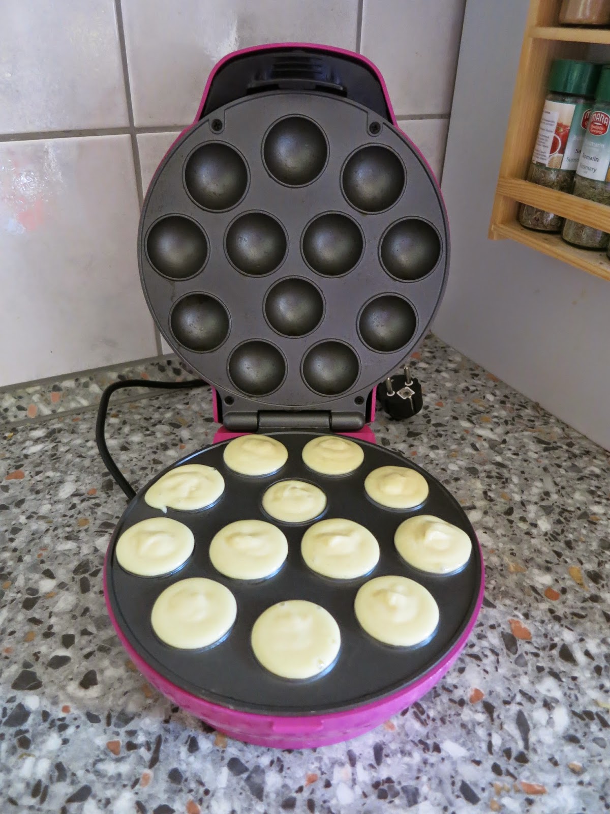 Das kleine Testcafé Cake Pop Maker von babycakes