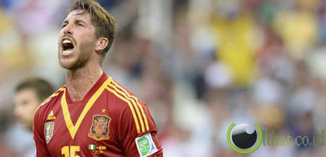 BEK TENGAH: Sergio Ramos