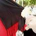 شاهد ماذا فعل كاهن مع فتاه محجبه في الشارع شاهد ماذا فعل كاهن مع فتاه محجبه في الشارع