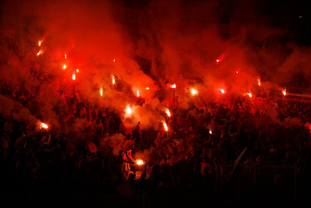 بسبب إشعال جماهيره الشماريخ الاتحاد الافريقي يسلط عقوبة مالية على النادي الصفاقسي قدرها 10...