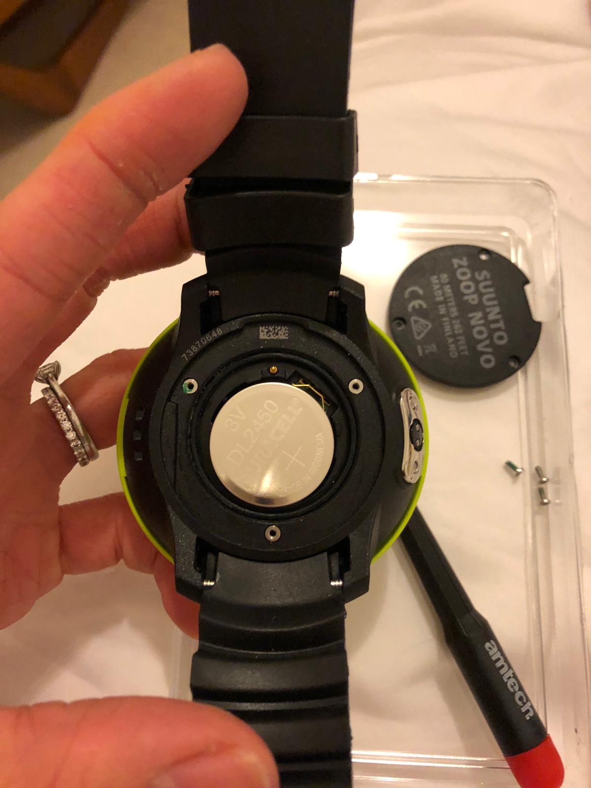 Sekite mus Laisvai dalelė suunto zoop novo battery change ungurys