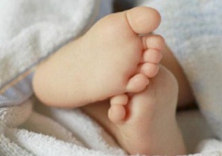 Menangis di Ayunan, Bapak Tendang Bayi hingga Tewas Menangis di Ayunan, Bapak Tendang Bayi hingga Tewas
