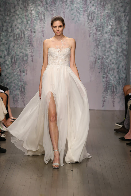 Vestido de novia de Monique Lhuiller para 2016 - Foto: Don Ashby Vestido de novia de Monique Lhuiller para 2016 - Foto: Don Ashby