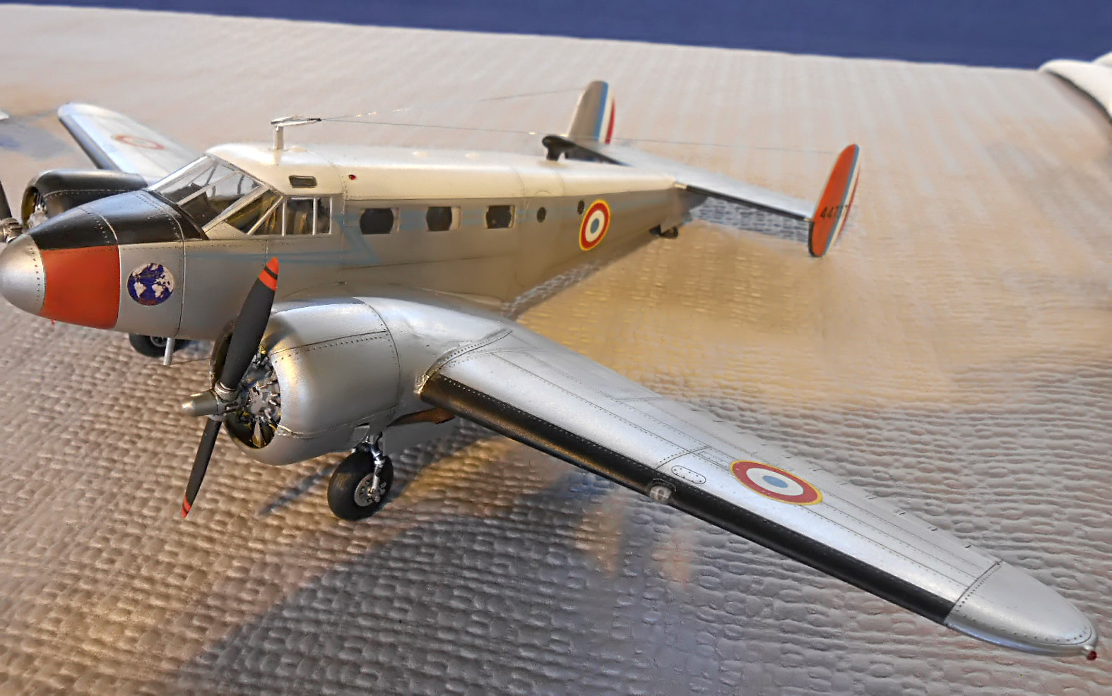 Plans Et Modèles Imprimés Pour Maquette Avion RC Beechcraft Model 18 - Envergure 80 Cm