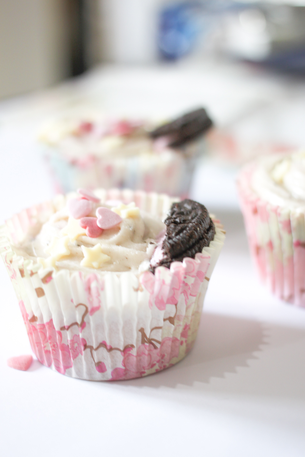 Strawberry Cheesecake Oreo Cupcakes Recipe | www.hannahemilylane.com