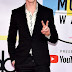 Shawn Mendes causes a stir online as he seemed to step out on the AMAs red carpet with his zip opened