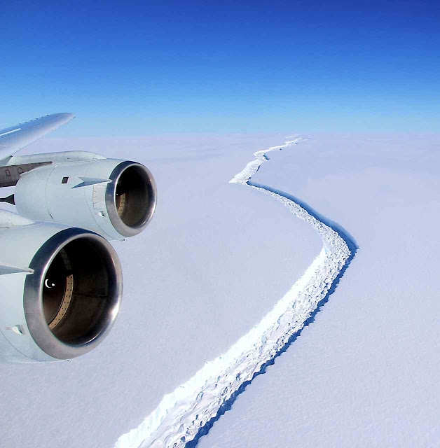 A rachadura na geleira Larsen C foi monitorada o tempo todo. Fenômeno grande mas comum não trazia perigo algum para homens ou mares. A rachadura na geleira Larsen C foi monitorada o tempo todo. Fenômeno grande mas comum não trazia perigo algum para homens ou mares.
