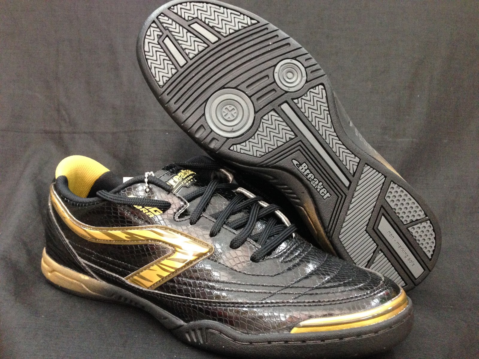 Indoor futsal soccer boots sneakers men Cheap soccer cleats superfly original sock football 