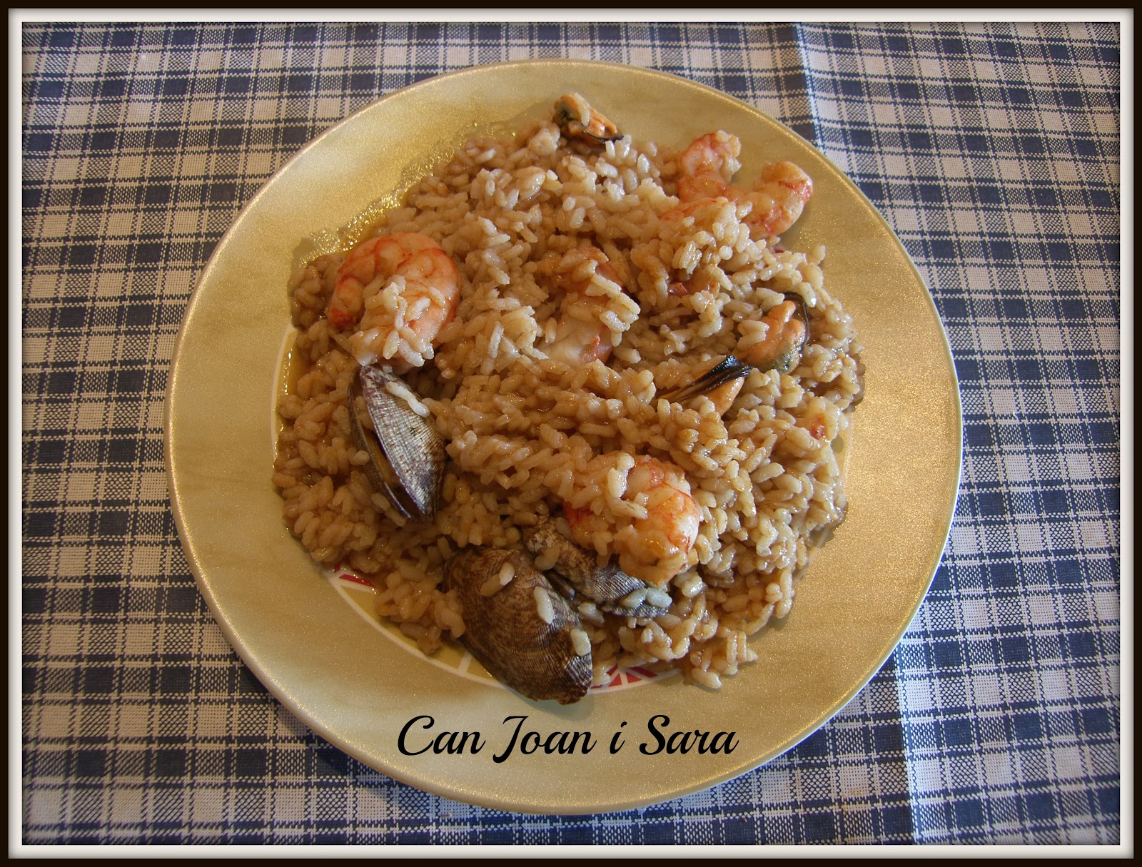 CAN JOAN I SARA PAELLA MARINERA CON FUMET DE MARISCO "MAHESO"