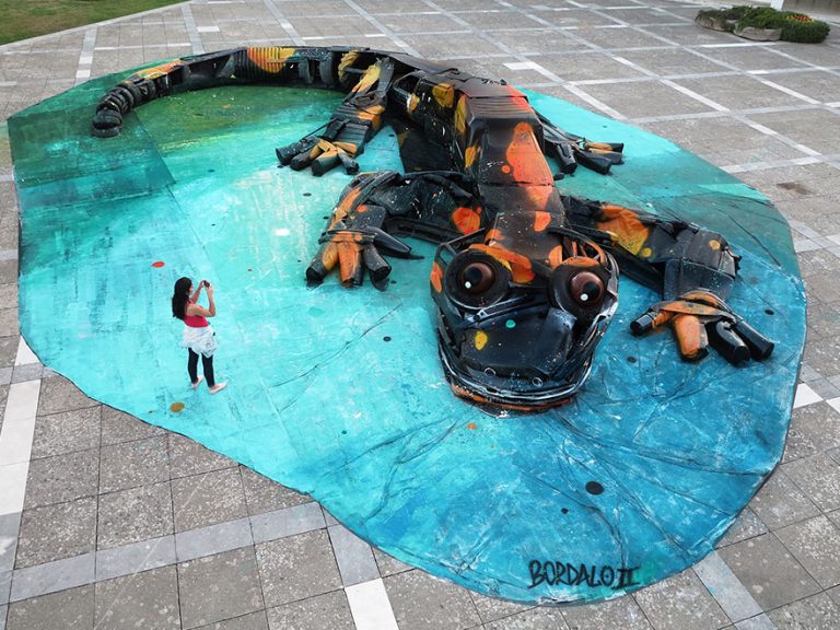 Street Artist Transforms Ordinary Junk Into Animals To Remind About Pollution - Salamander