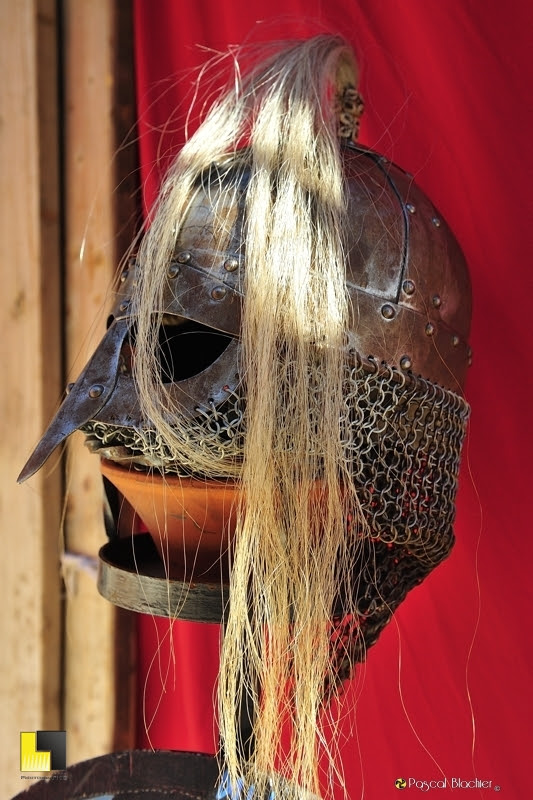 casque viking fete medievale saint vincent de barres 2016 photo Pascal Blachier