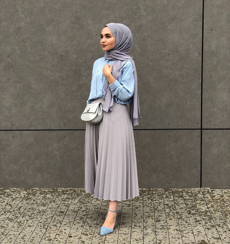 La robe unie avec ou sans dentelle, le résultat est éblouissant d\u0027élégance. Pour encore plus de styles Hijab