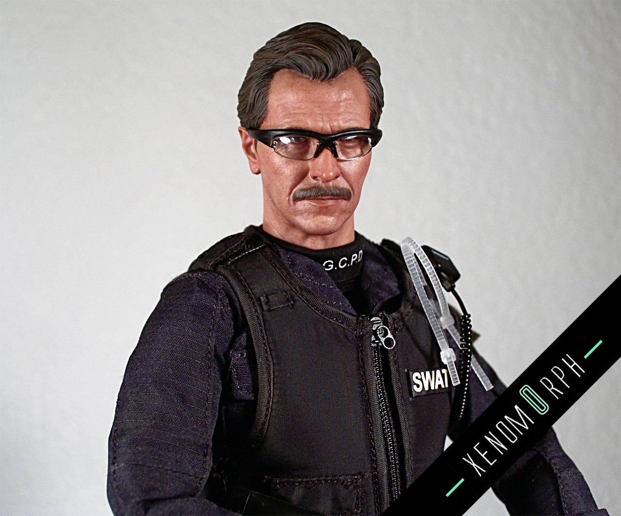 Hot Toys Lt. Jim Gordon 1/6 - Photo and video review